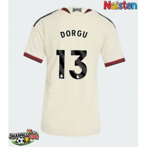 Manchester United Patrick Dorgu #13 Kolmaspaita Naisten 2026-27 Lyhythihainen